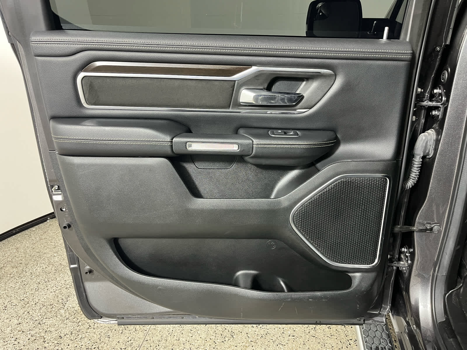 2022 RAM 1500 Laramie Crew Cab 4x4 5'7' Box