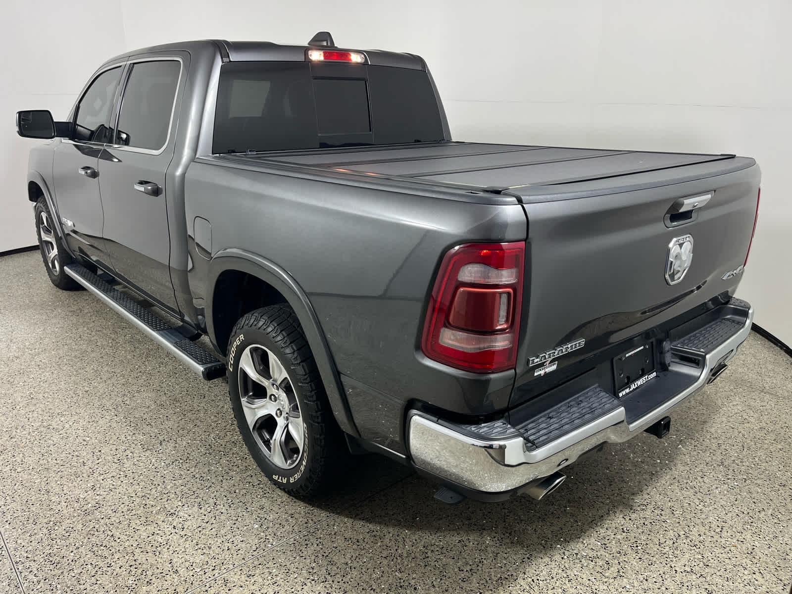 2022 RAM 1500 Laramie Crew Cab 4x4 5'7' Box