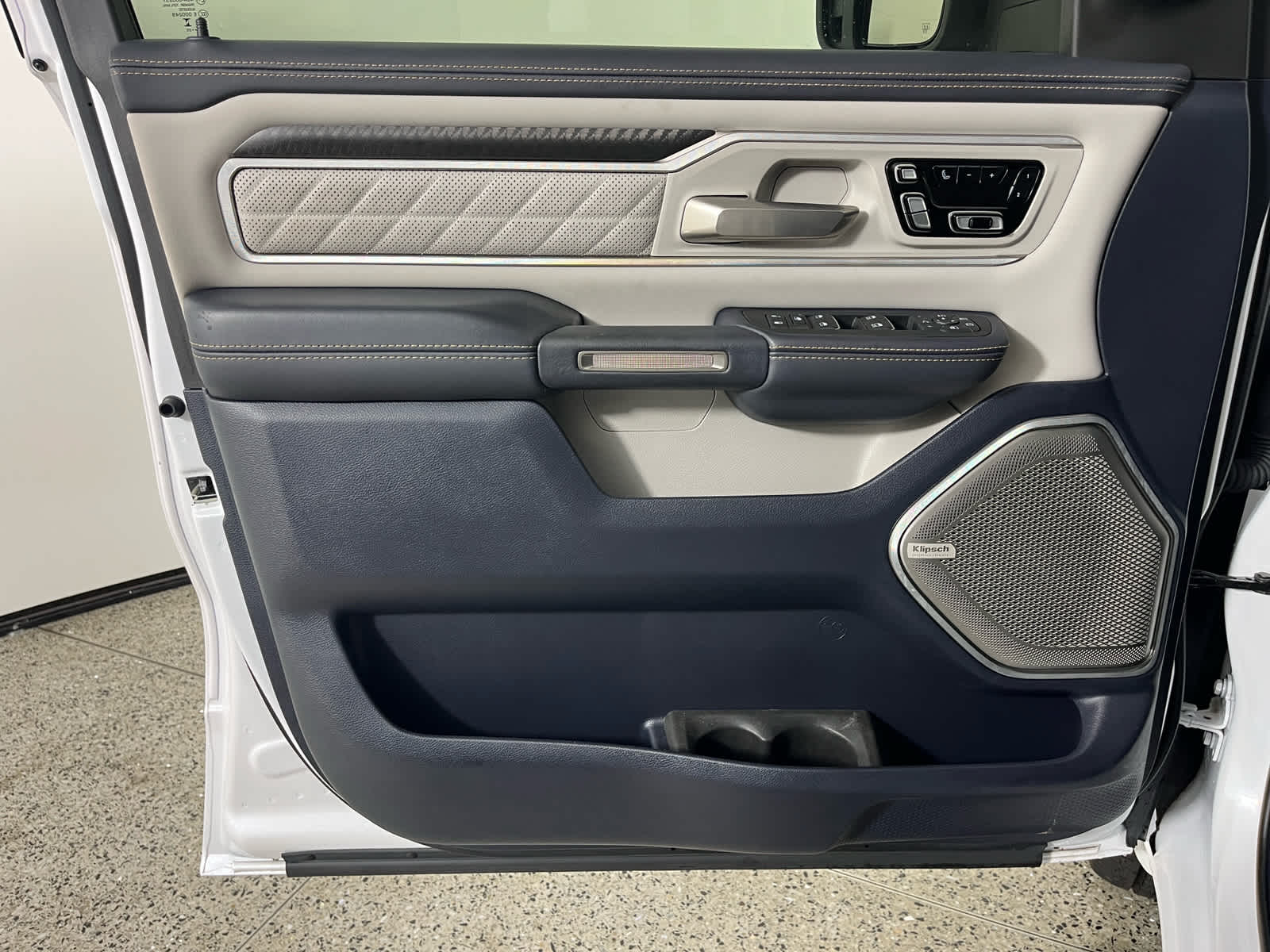 2025 RAM 1500 Tungsten Crew Cab 4x4 5'7' Box