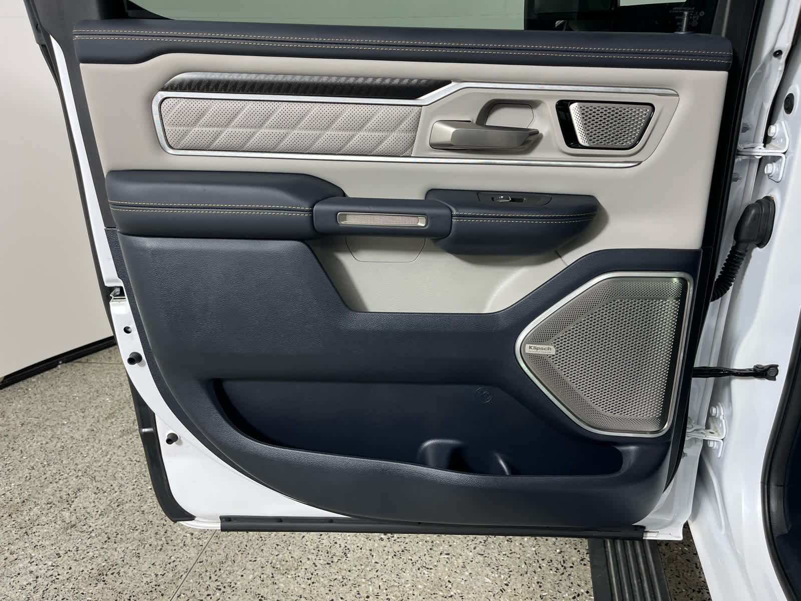 2025 RAM 1500 Tungsten Crew Cab 4x4 5'7' Box