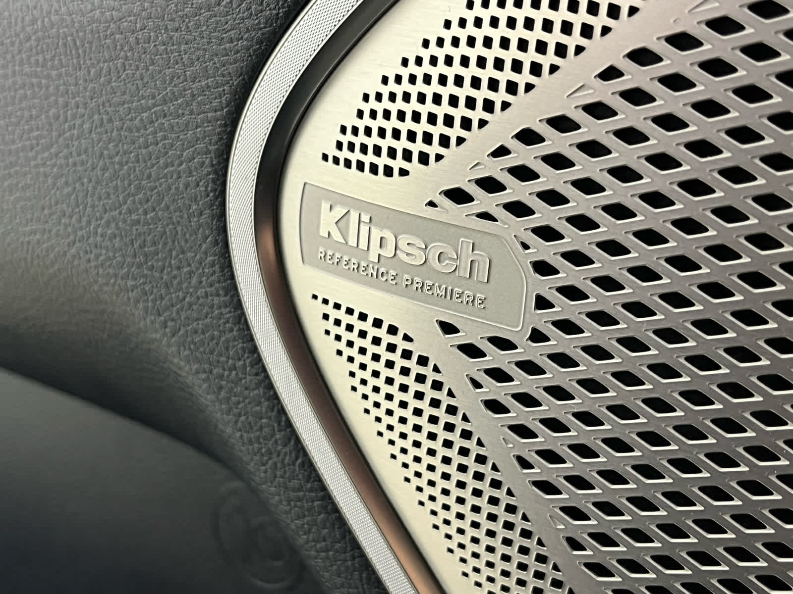 2025 RAM 1500 Tungsten Crew Cab 4x4 5'7' Box