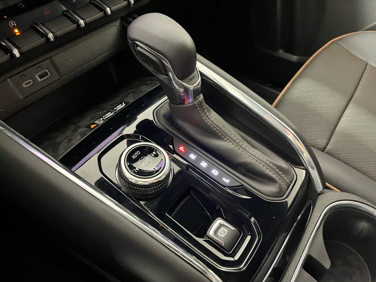 2024 GMC Canyon 4WD AT4