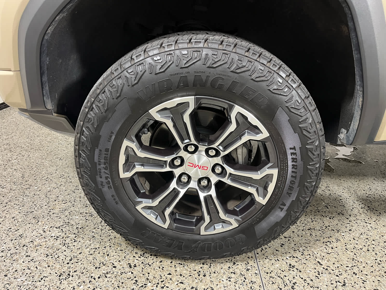 2024 GMC Canyon 4WD AT4