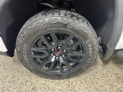 2023 GMC Sierra 1500 4WD Crew Cab Short Box AT4