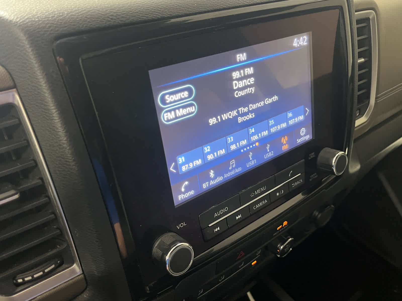 2022 Nissan Frontier SV