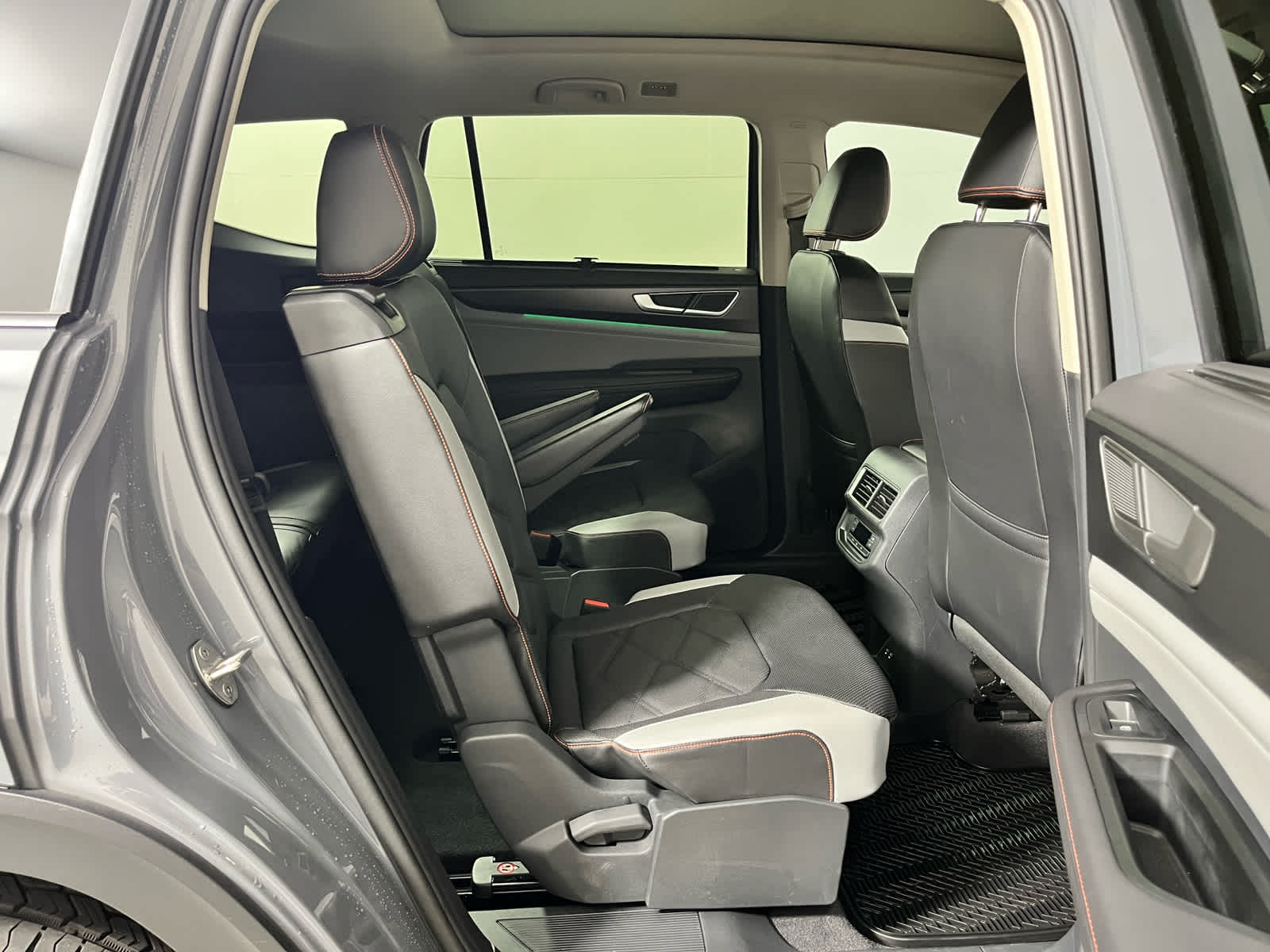 2024 Volkswagen Atlas 2.0T Peak Edition SEL