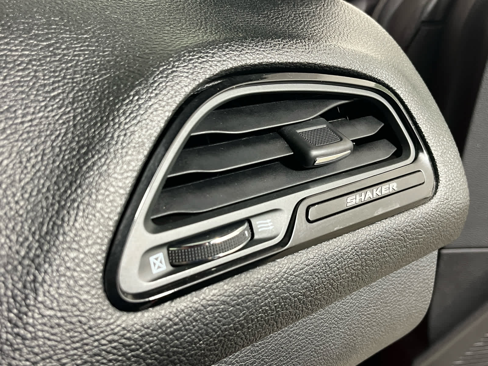 2016 Dodge Challenger 392 Hemi Scat Pack Shaker