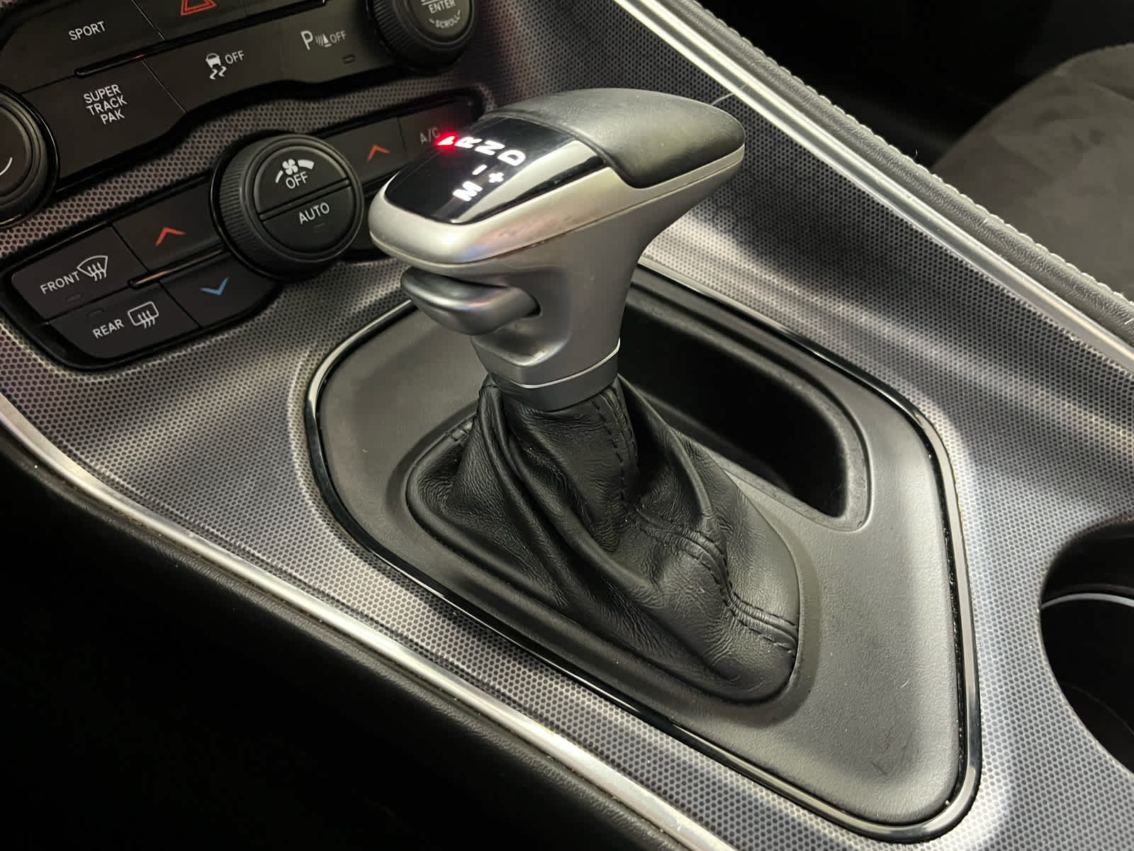 2016 Dodge Challenger 392 Hemi Scat Pack Shaker