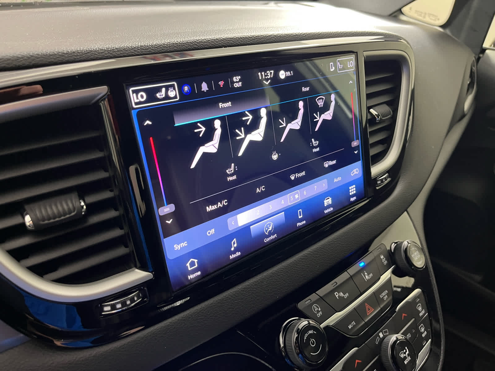 2026 Chrysler Voyager VOYAGER LX