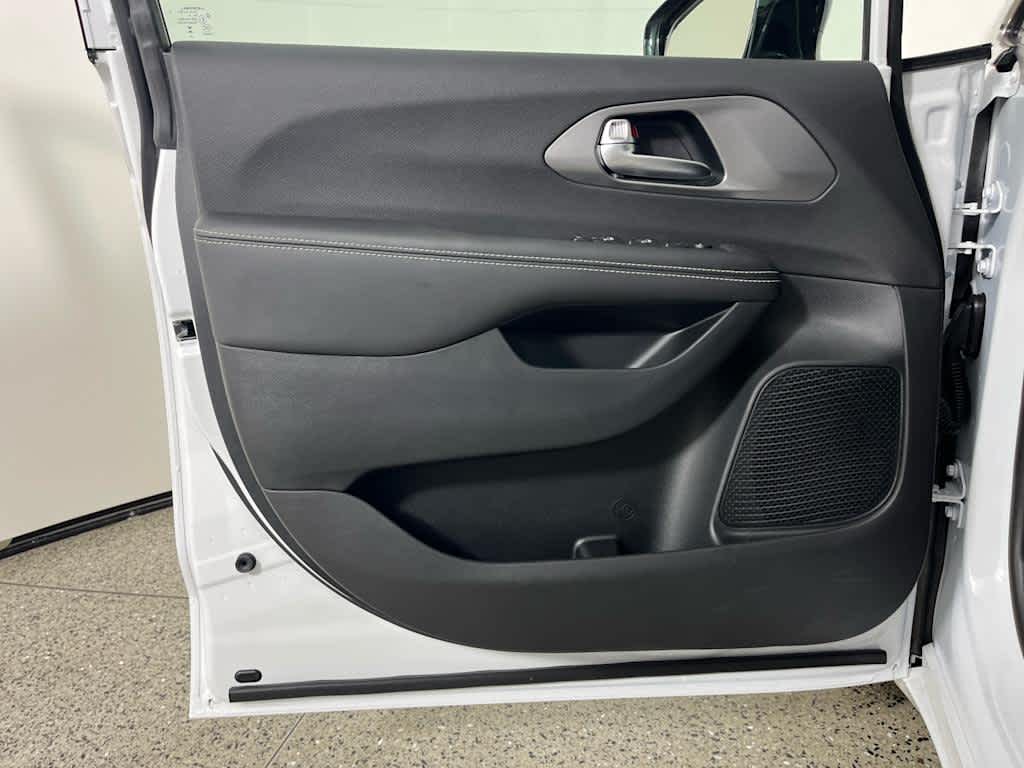 2026 Chrysler Voyager VOYAGER LX