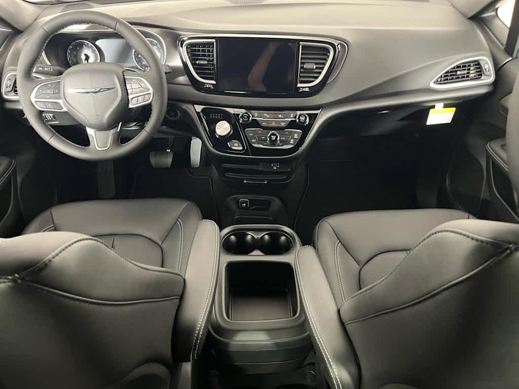 2026 Chrysler Voyager VOYAGER LX