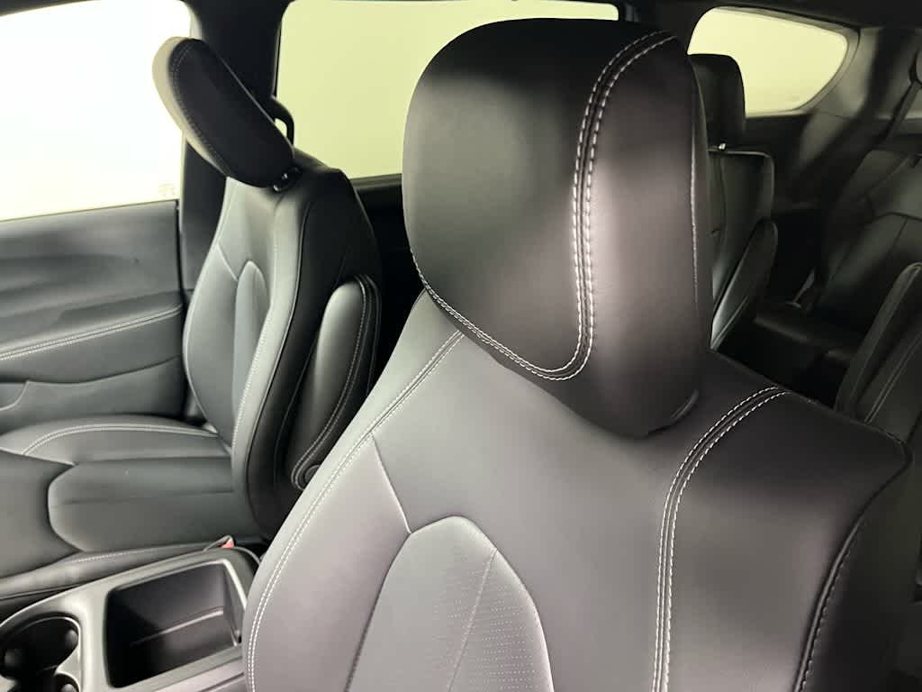 2026 Chrysler Voyager VOYAGER LX