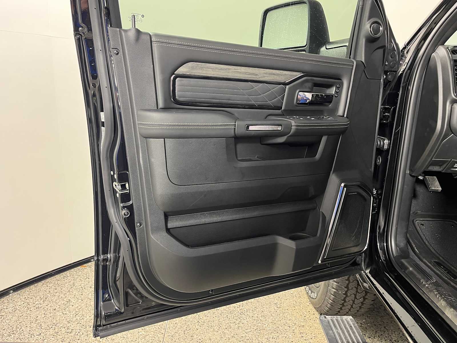 2025 RAM Ram 2500 RAM 2500 LIMITED CREW CAB 4X4 6'4' BOX