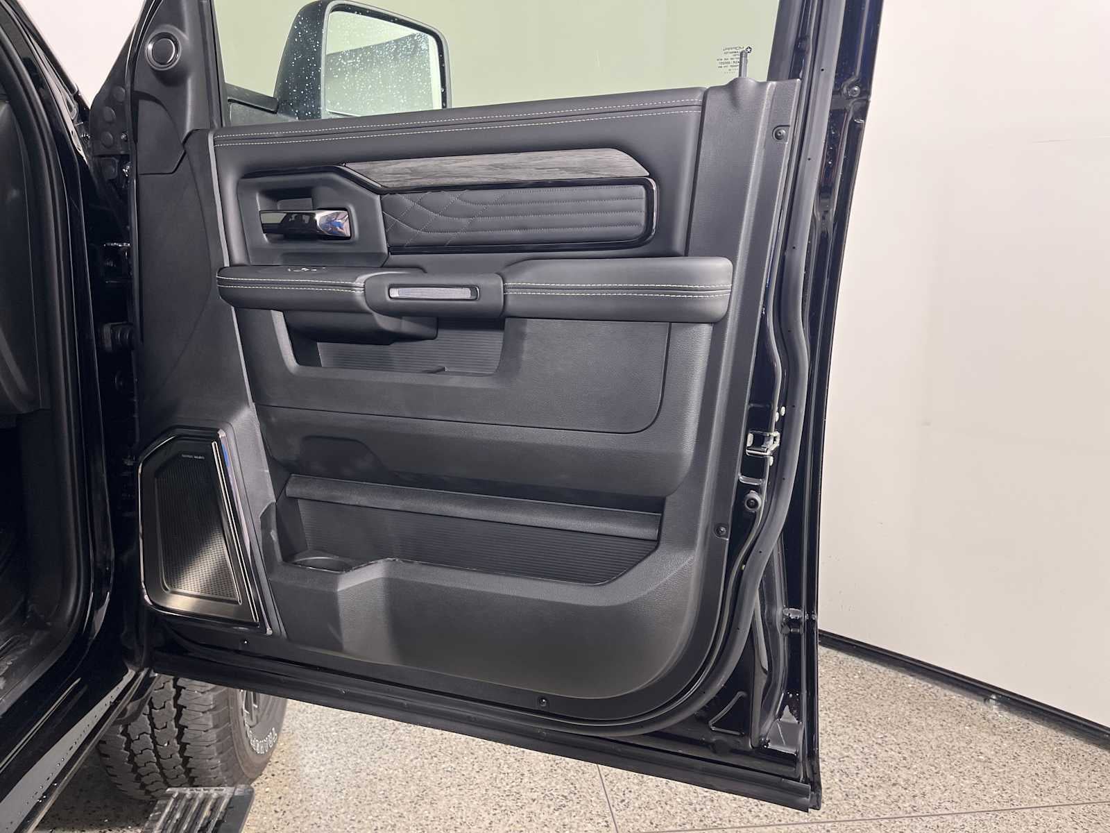 2025 RAM Ram 2500 RAM 2500 LIMITED CREW CAB 4X4 6'4' BOX