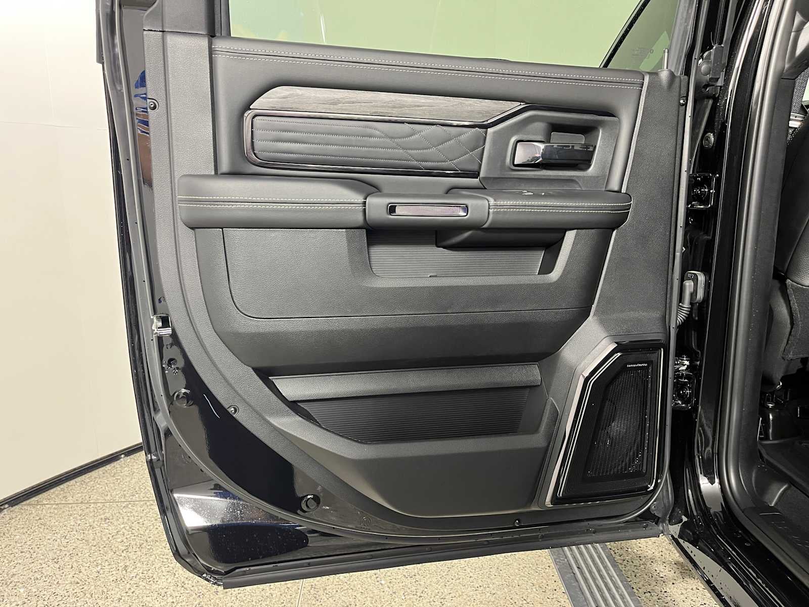 2025 RAM Ram 2500 RAM 2500 LIMITED CREW CAB 4X4 6'4' BOX