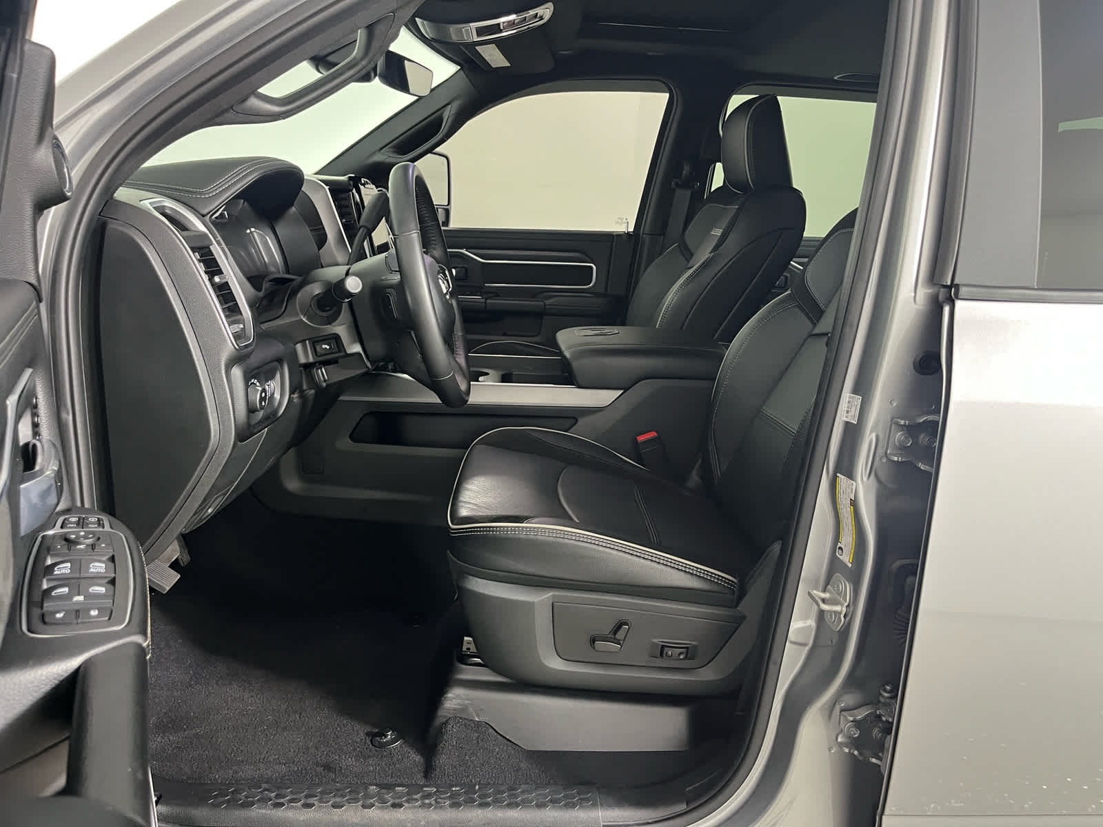 2024 RAM 3500 Laramie Crew Cab 4x4 8' Box