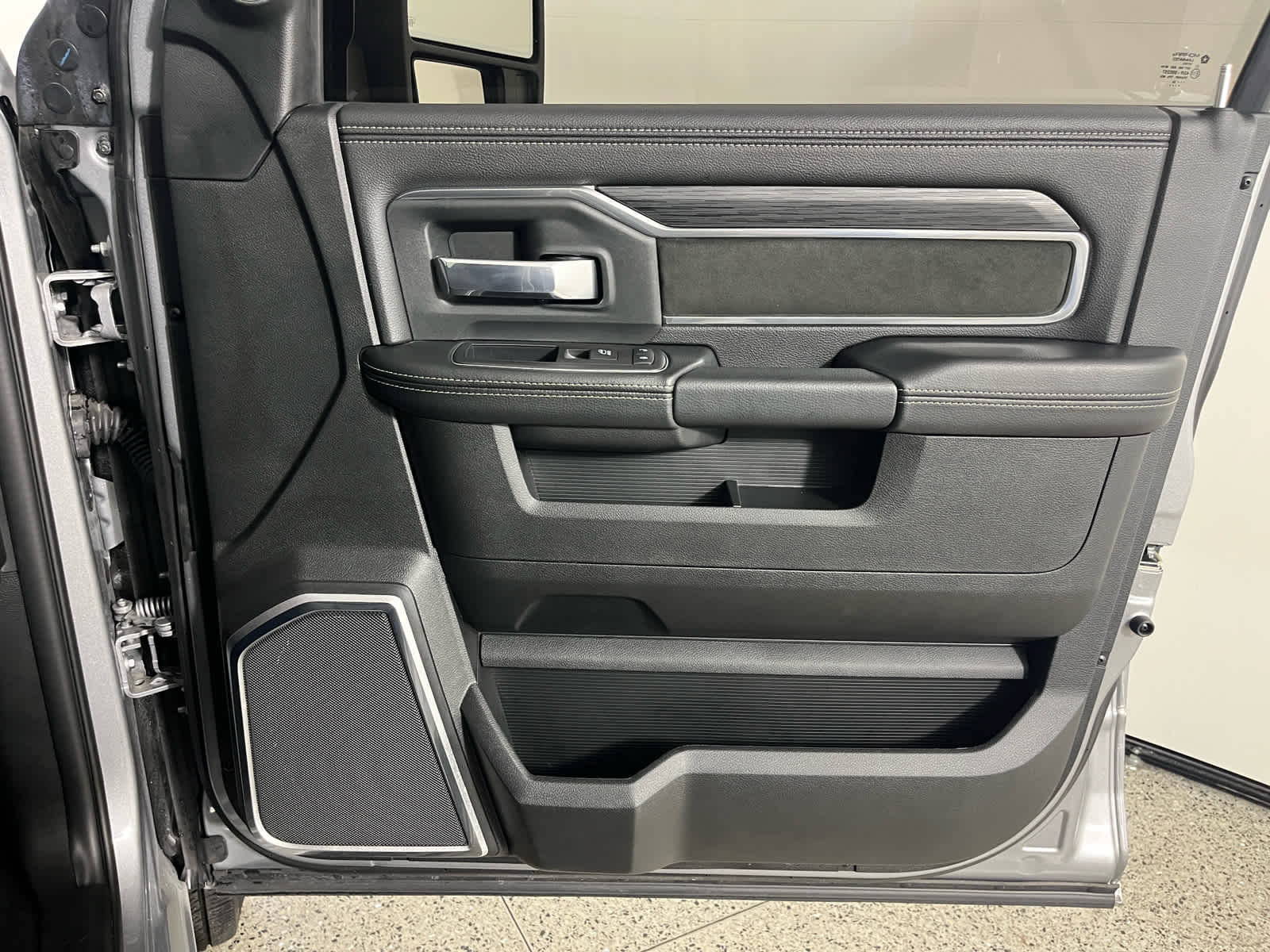 2024 RAM 3500 Laramie Crew Cab 4x4 8' Box