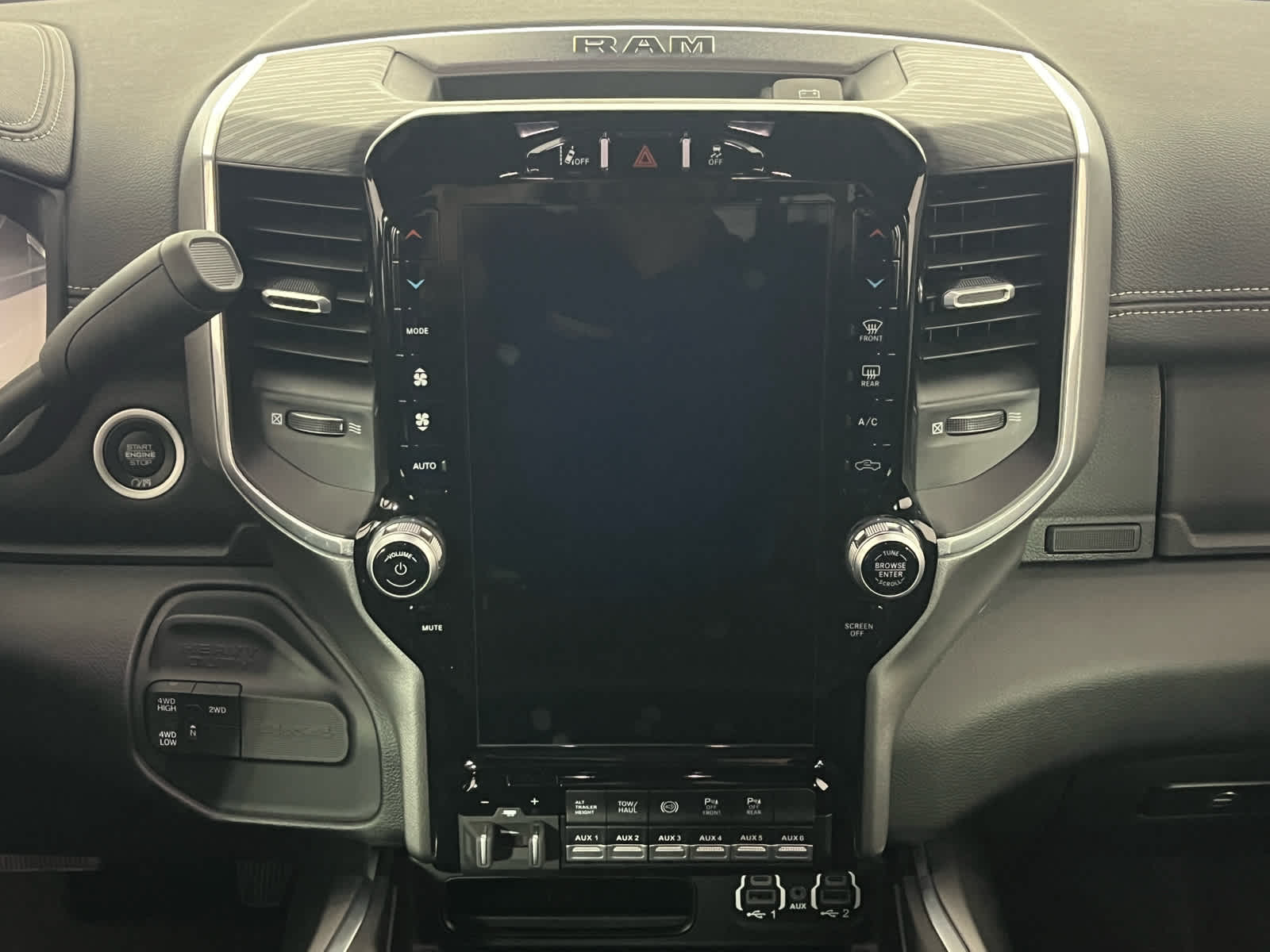 2024 RAM 3500 Laramie Crew Cab 4x4 8' Box