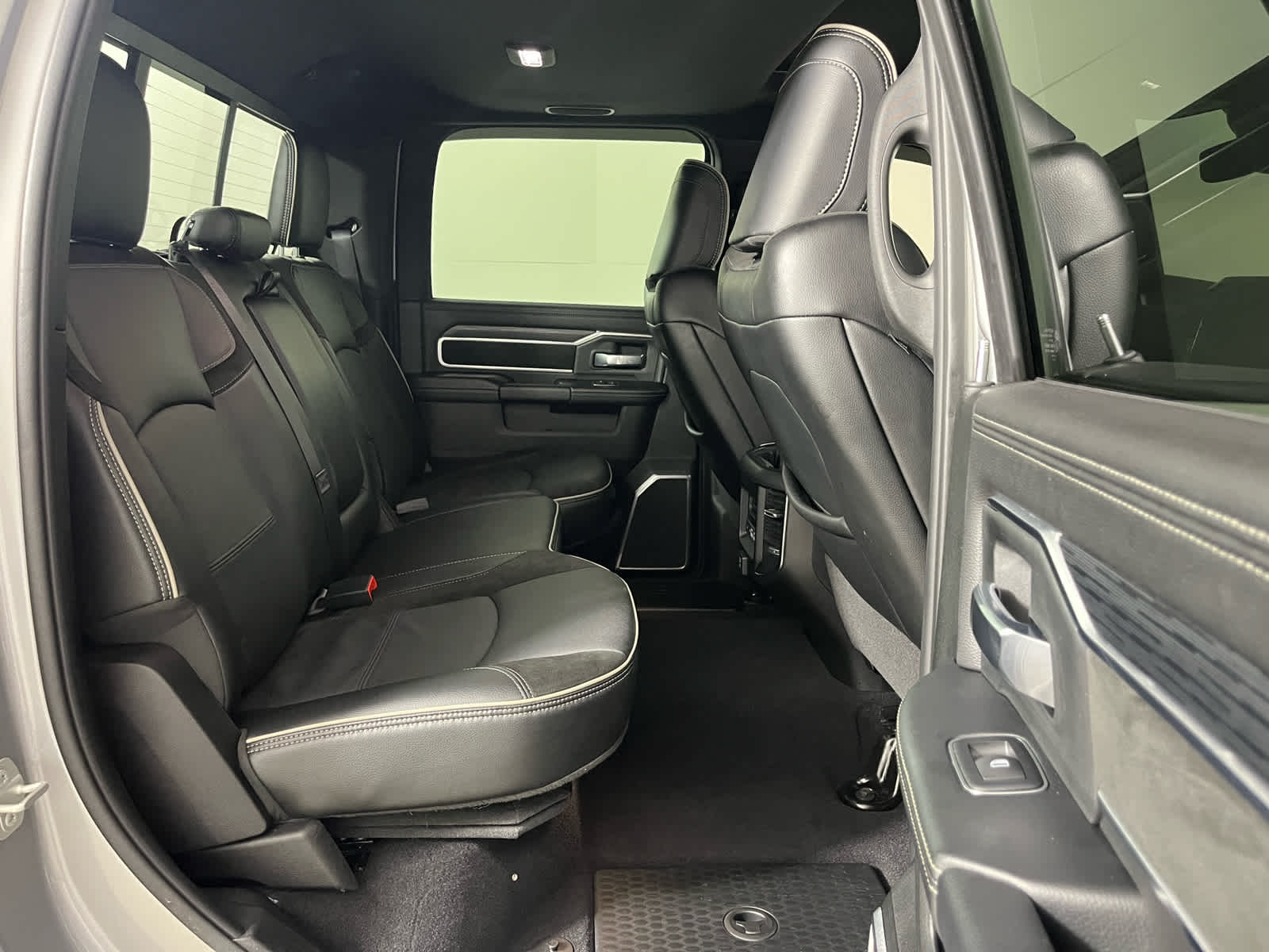 2024 RAM 3500 Laramie Crew Cab 4x4 8' Box