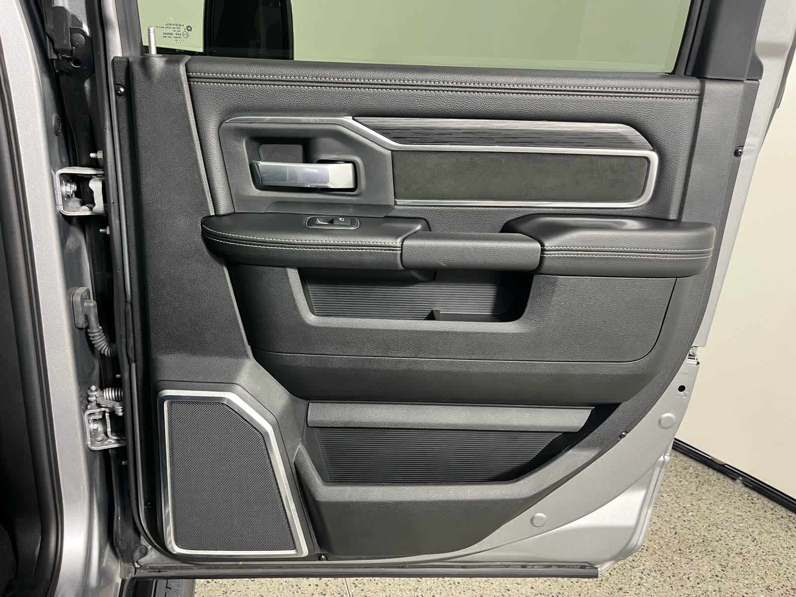 2024 RAM 3500 Laramie Crew Cab 4x4 8' Box