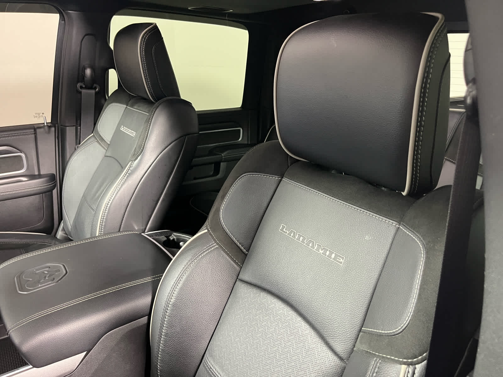 2024 RAM 3500 Laramie Crew Cab 4x4 8' Box