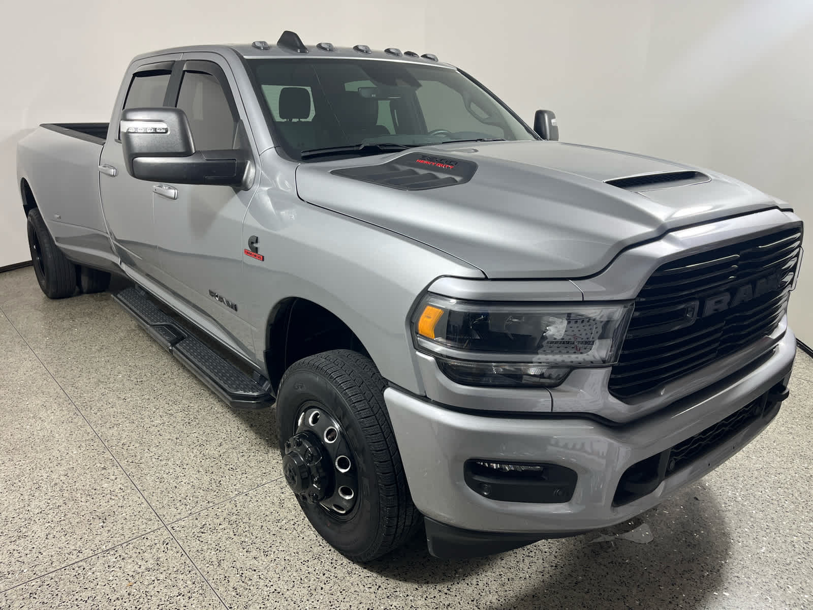 2024 RAM 3500 Laramie Crew Cab 4x4 8' Box