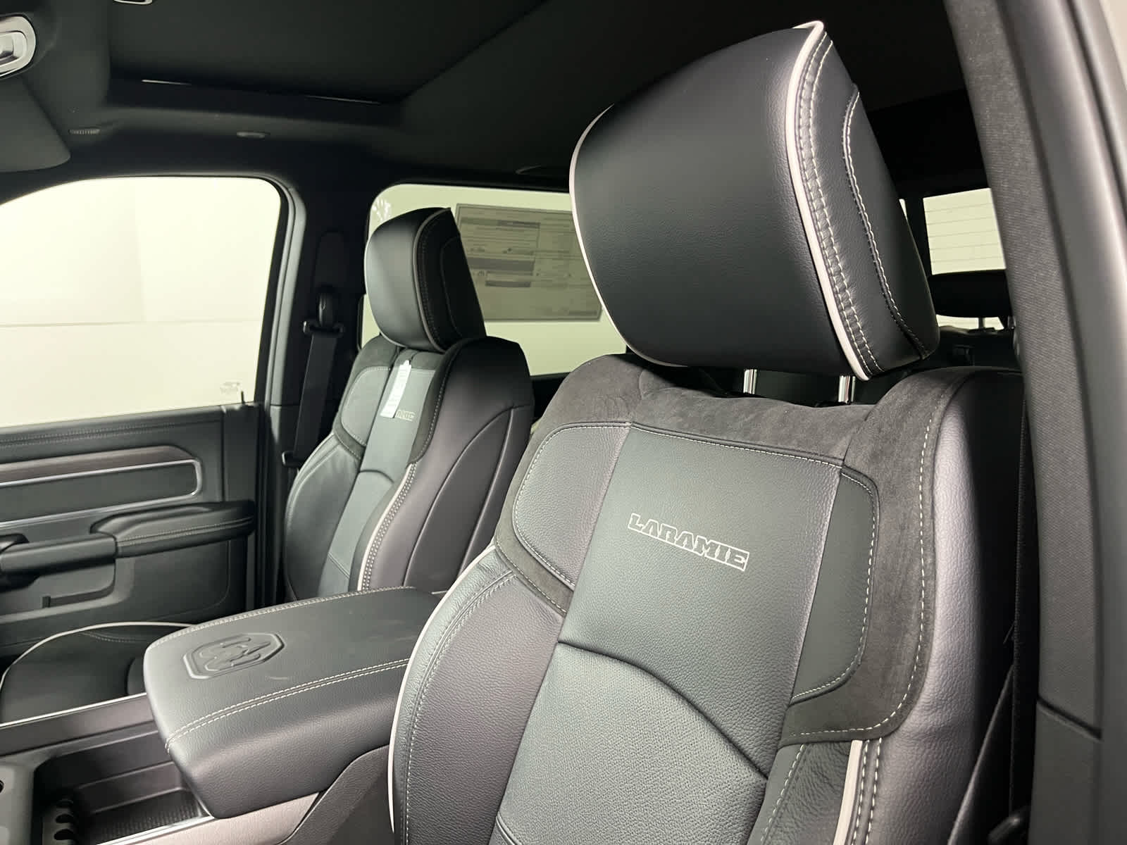 2026 RAM Ram 3500 RAM 3500 LARAMIE CREW CAB 4X4 8' BOX