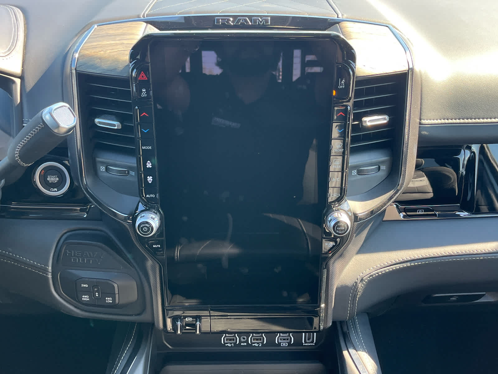 2025 RAM Ram 3500 RAM 3500 LIMITED CREW CAB 4X4 8' BOX