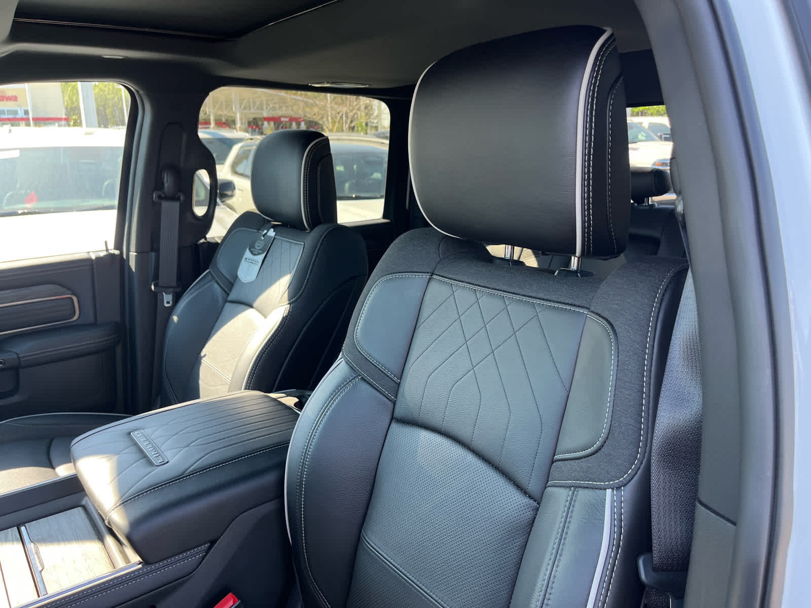 2025 RAM Ram 3500 RAM 3500 LIMITED CREW CAB 4X4 8' BOX