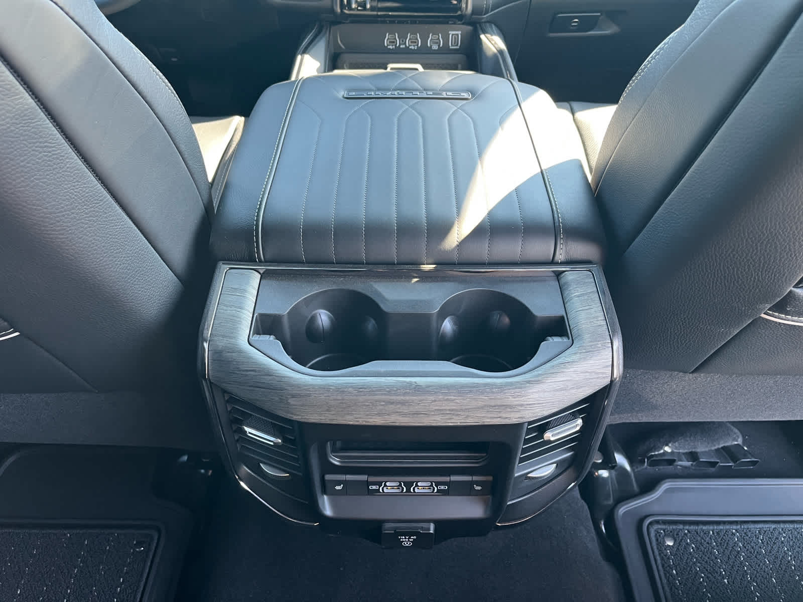 2025 RAM Ram 3500 RAM 3500 LIMITED CREW CAB 4X4 8' BOX