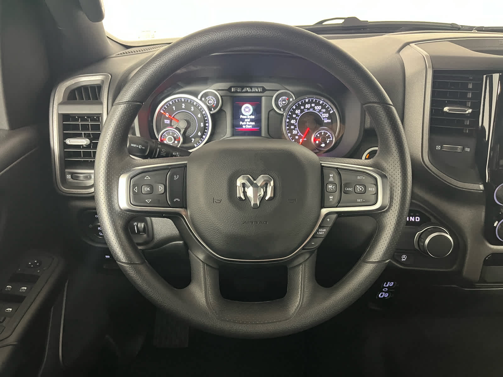 2025 RAM Ram 1500 RAM 1500 TRADESMAN CREW CAB 4X2 5'7' BOX