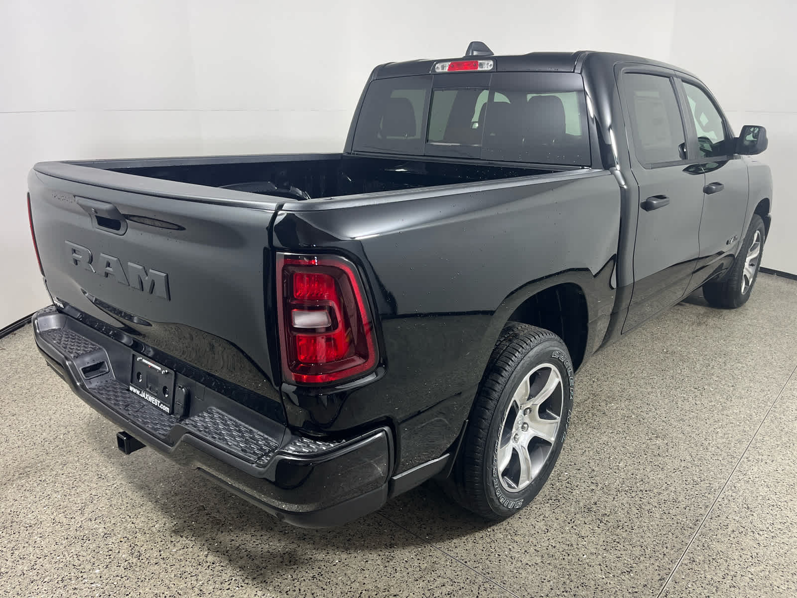 2025 RAM Ram 1500 RAM 1500 TRADESMAN CREW CAB 4X2 5'7' BOX