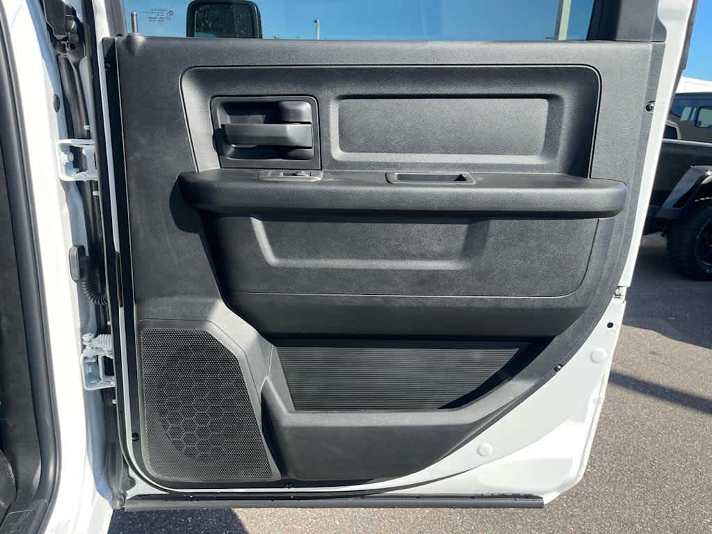 2026 RAM Ram 5500 Chassis Cab RAM 5500 TRADESMAN CHASSIS CREW CAB 4X2 84' CA