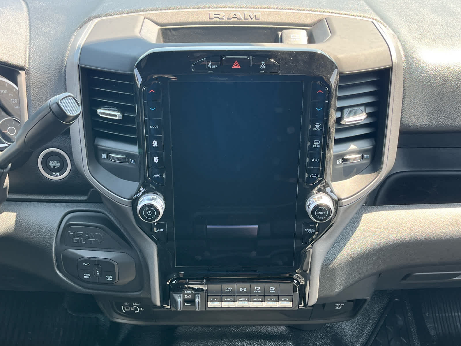 2026 RAM Ram 5500 Chassis Cab RAM 5500 TRADESMAN CHASSIS CREW CAB 4X4 84' CA