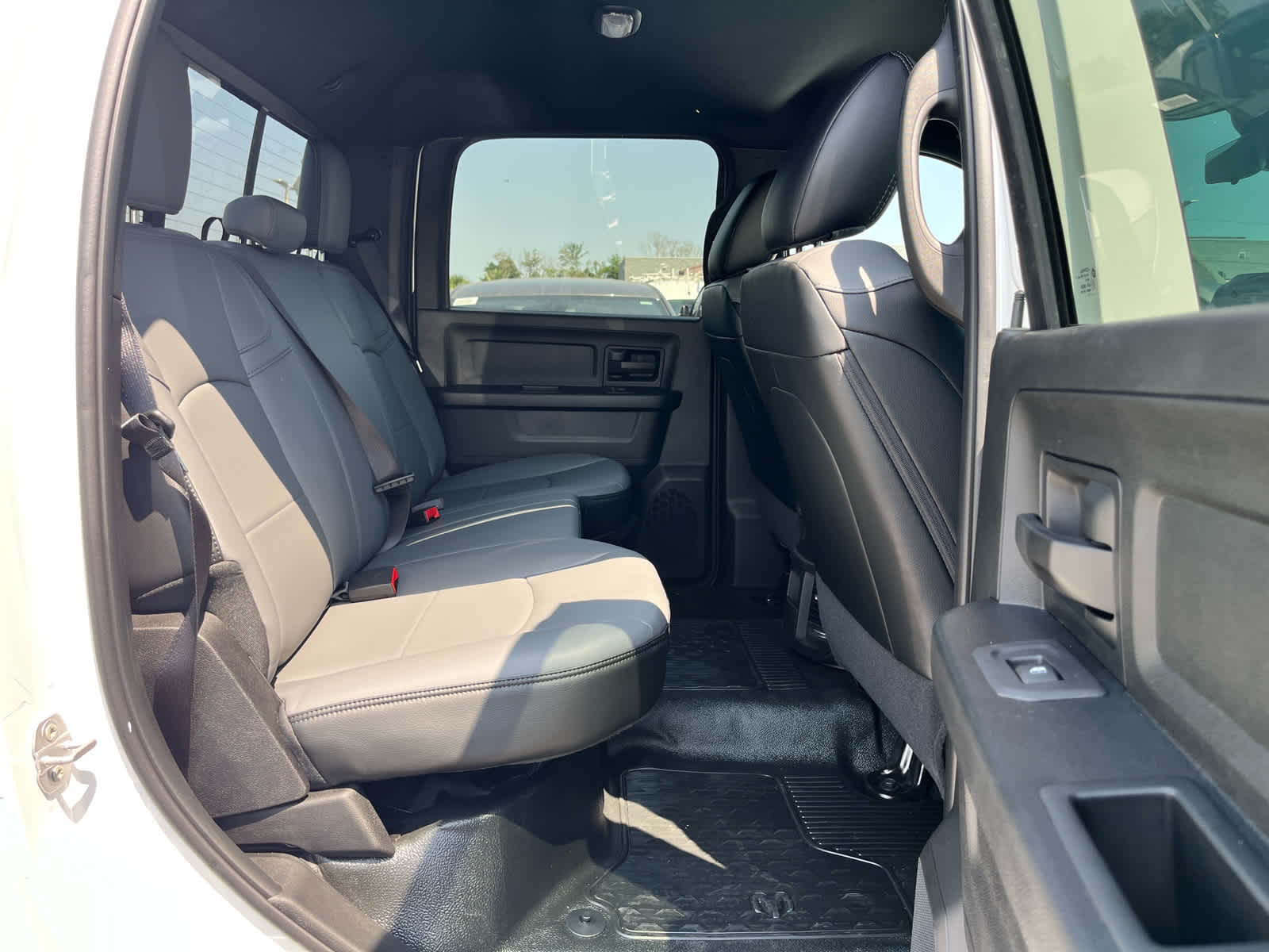 2026 RAM Ram 5500 Chassis Cab RAM 5500 TRADESMAN CHASSIS CREW CAB 4X4 84' CA