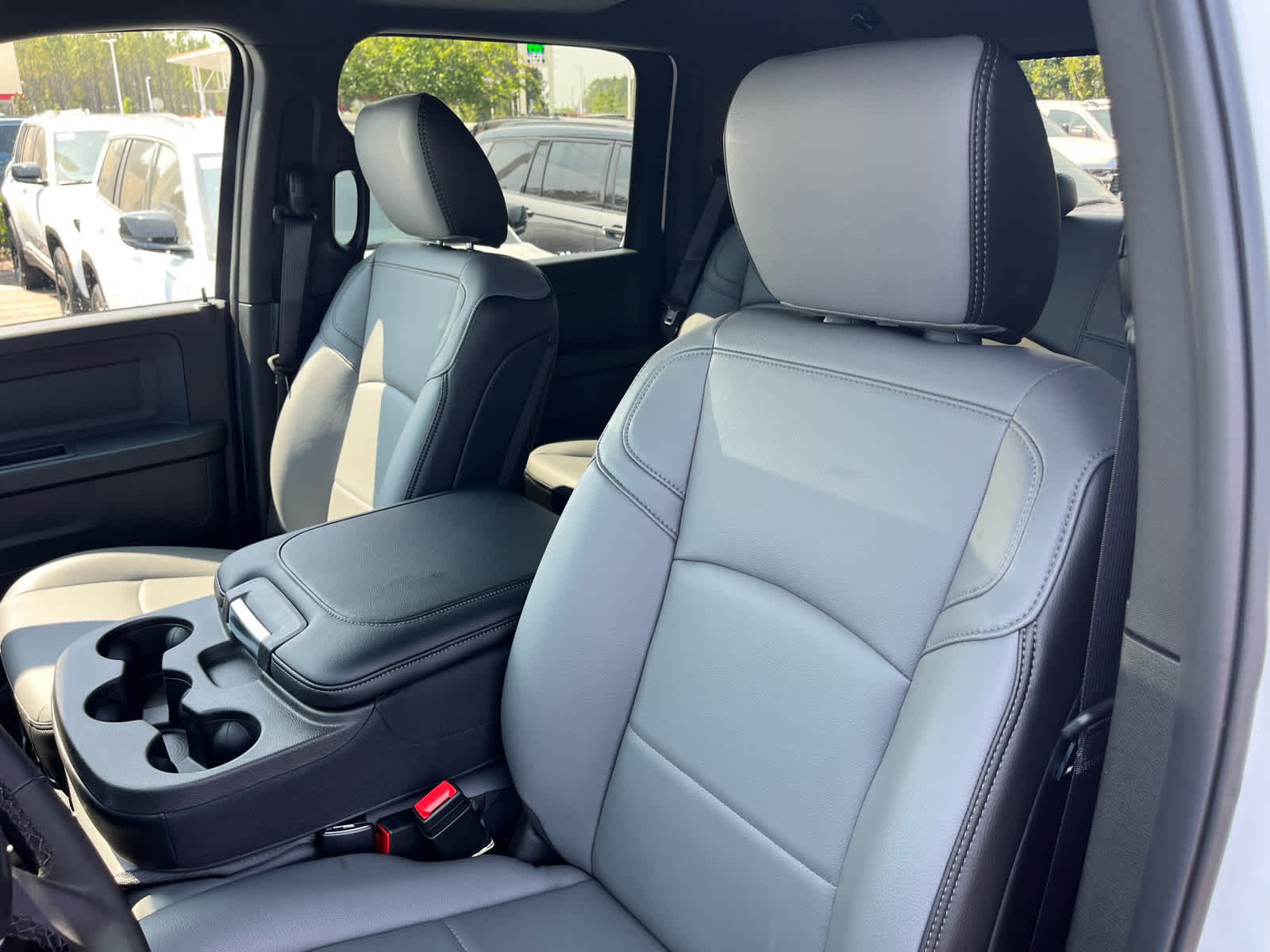 2026 RAM Ram 5500 Chassis Cab RAM 5500 TRADESMAN CHASSIS CREW CAB 4X4 84' CA