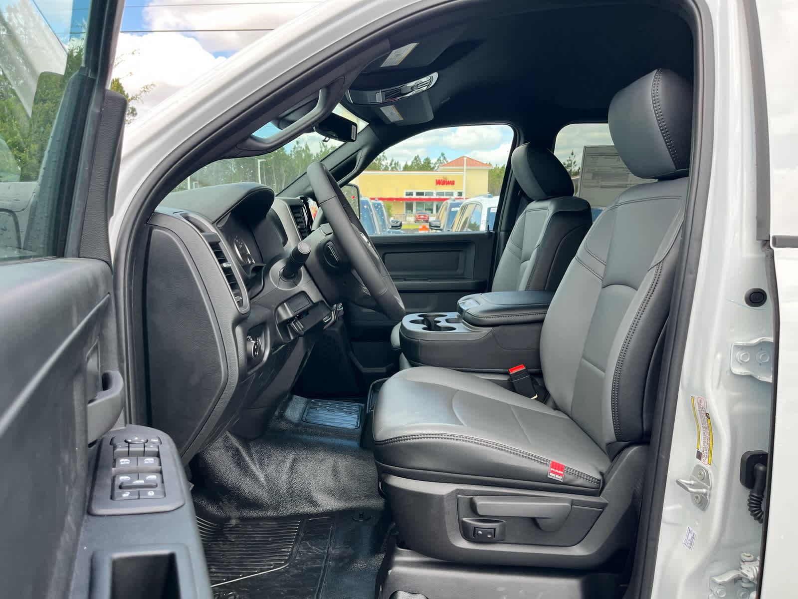 2026 RAM Ram 5500 Chassis Cab RAM 5500 TRADESMAN CHASSIS CREW CAB 4X4 84' CA