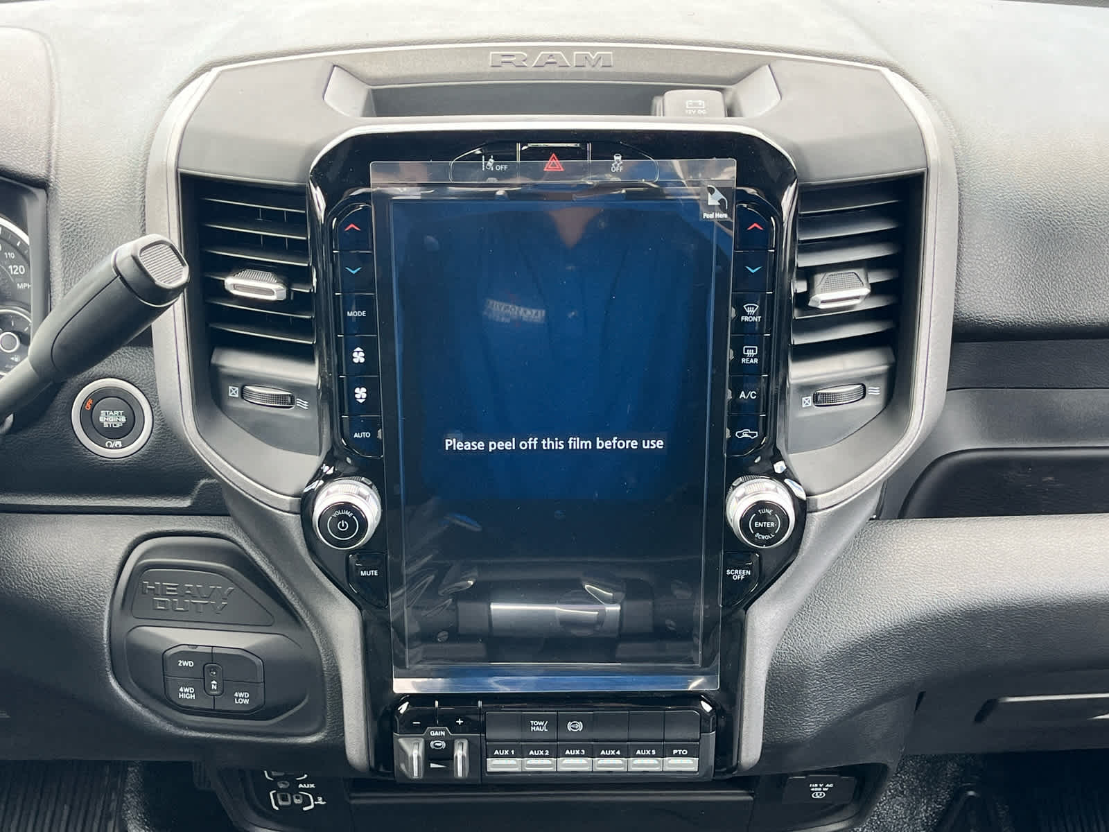 2026 RAM Ram 5500 Chassis Cab RAM 5500 TRADESMAN CHASSIS CREW CAB 4X4 84' CA