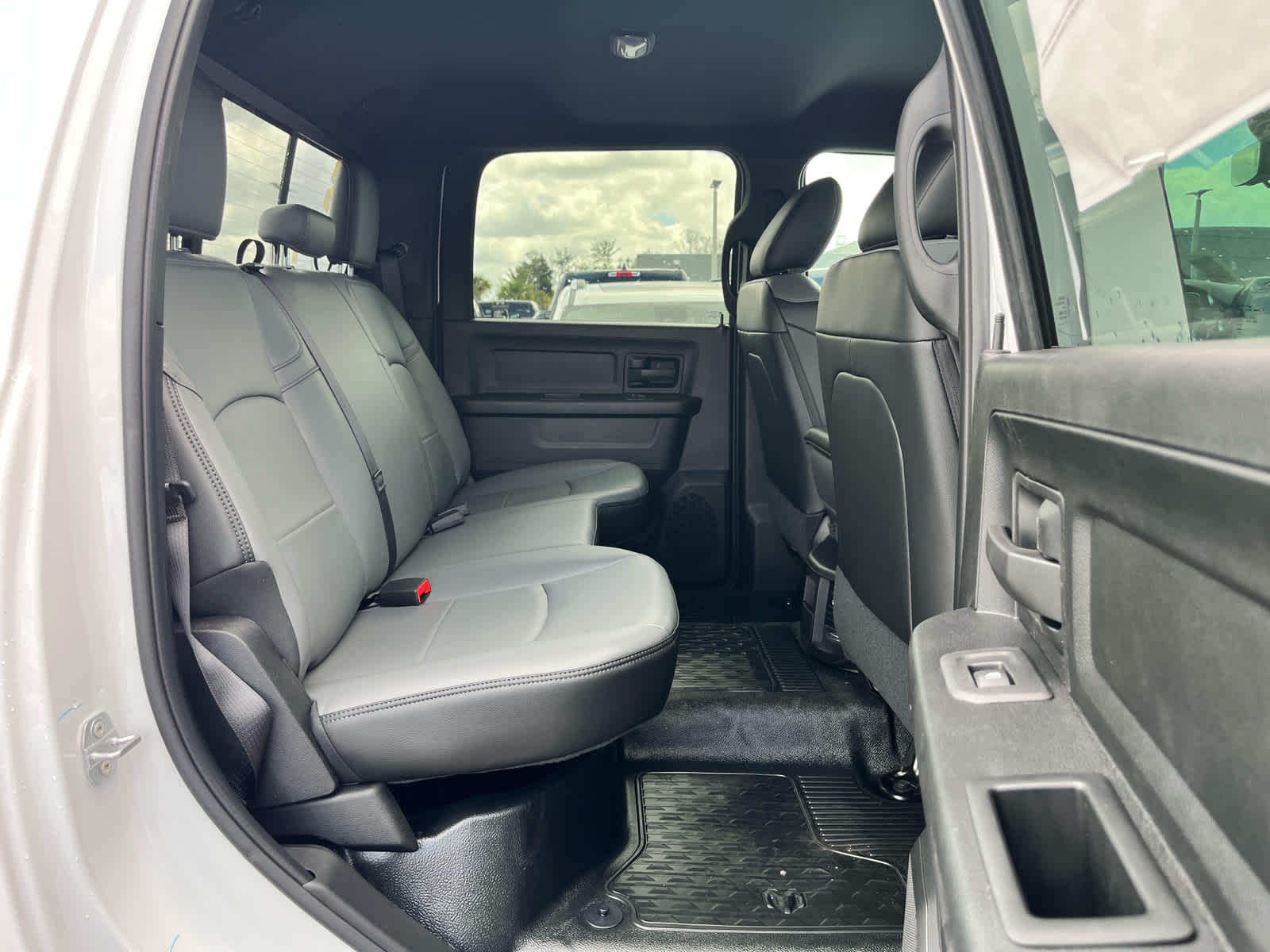 2026 RAM Ram 5500 Chassis Cab RAM 5500 TRADESMAN CHASSIS CREW CAB 4X4 84' CA