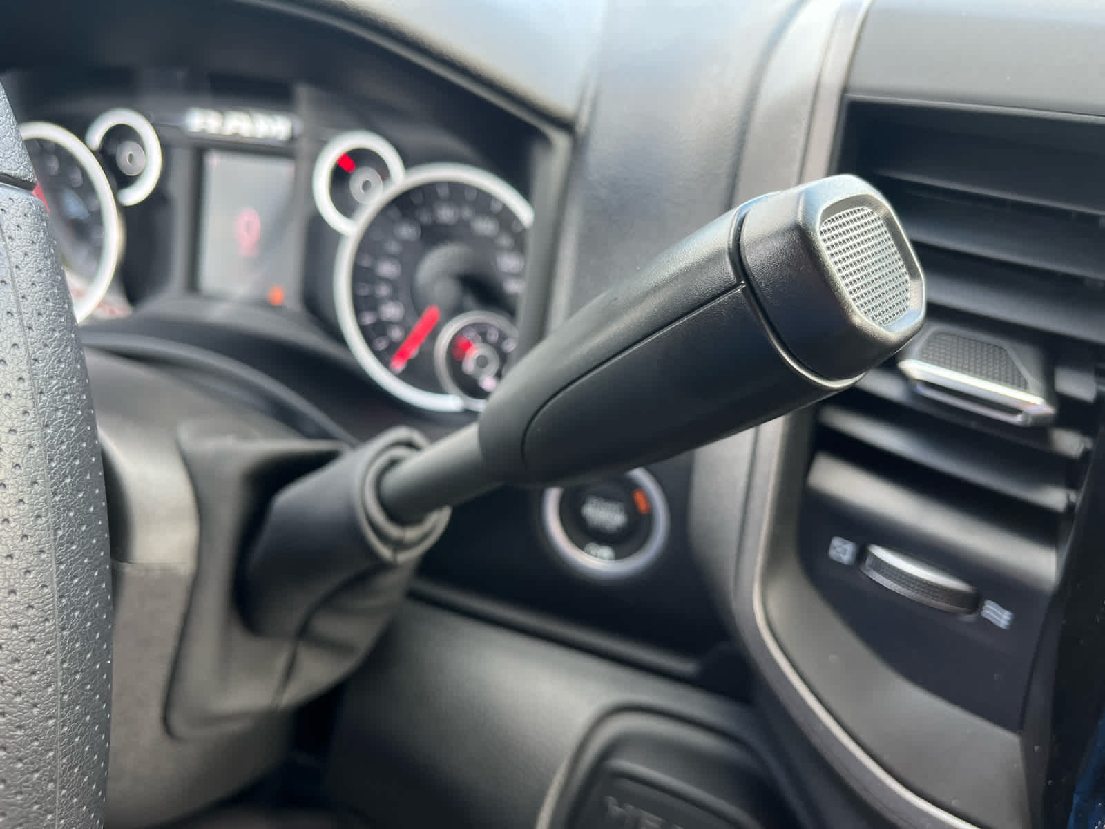 2026 RAM Ram 3500 Chassis Cab RAM 3500 TRADESMAN CREW CAB CHASSIS 4X4 60' CA