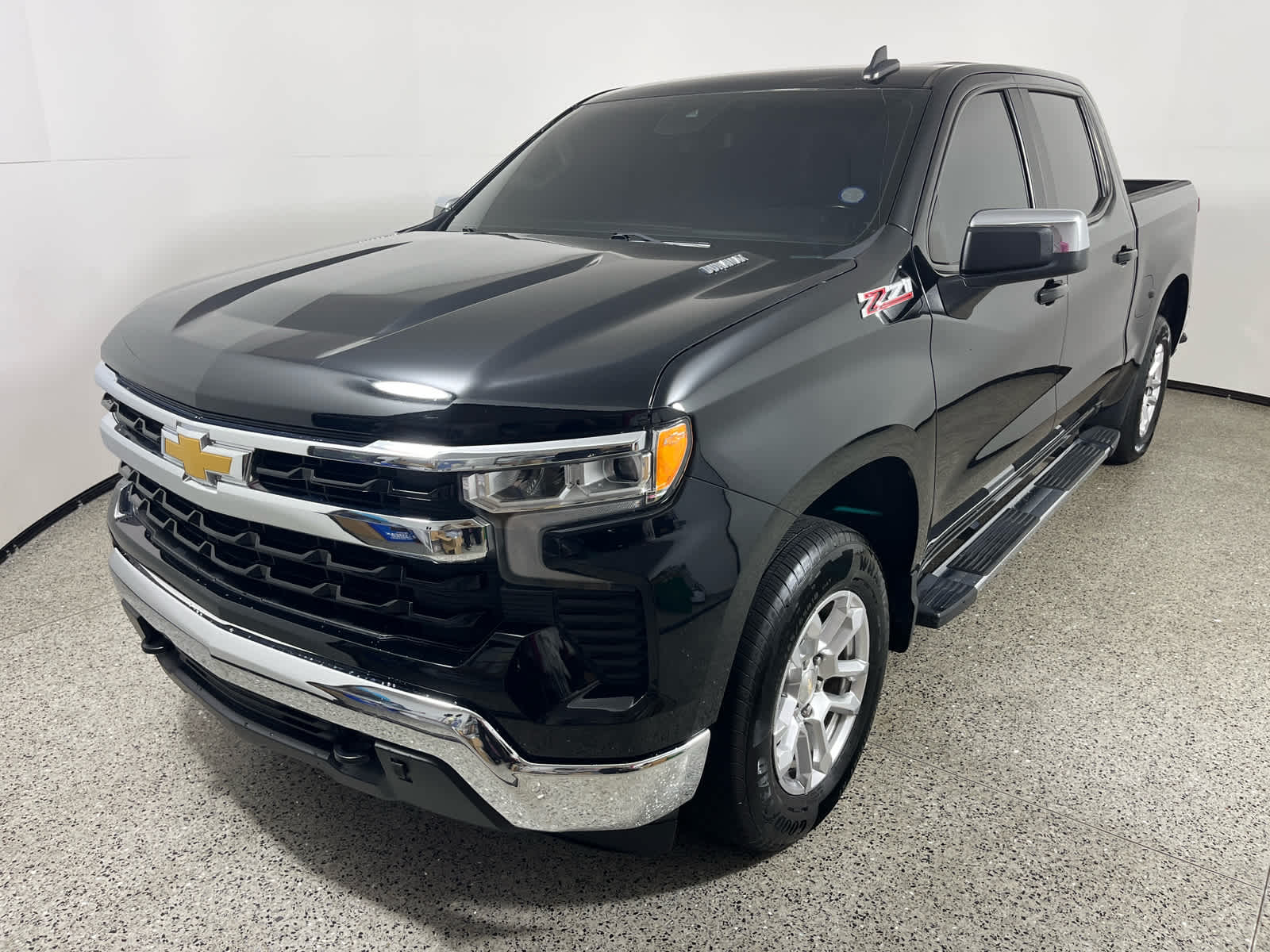 2023 Chevrolet Silverado 1500 4WD Crew Cab Standard Bed LT