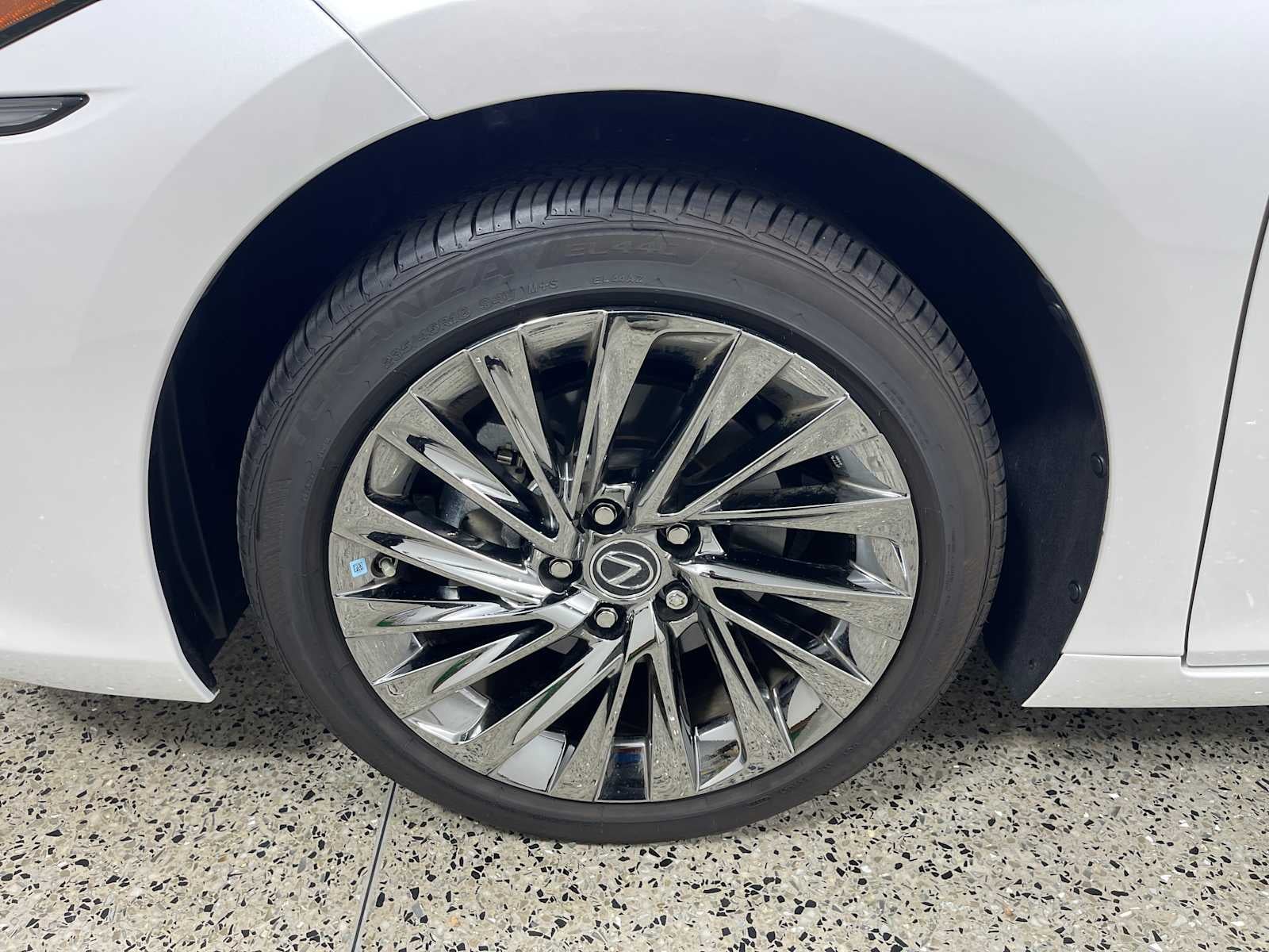 2025 Lexus ES 350 Ultra Luxury