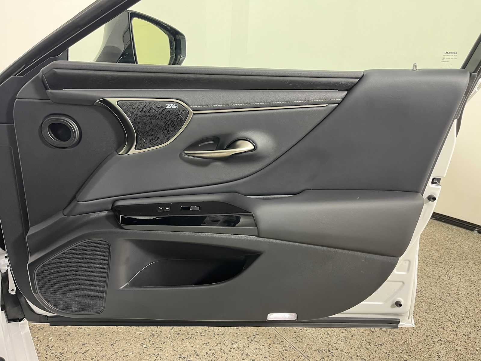 2025 Lexus ES 350 Ultra Luxury