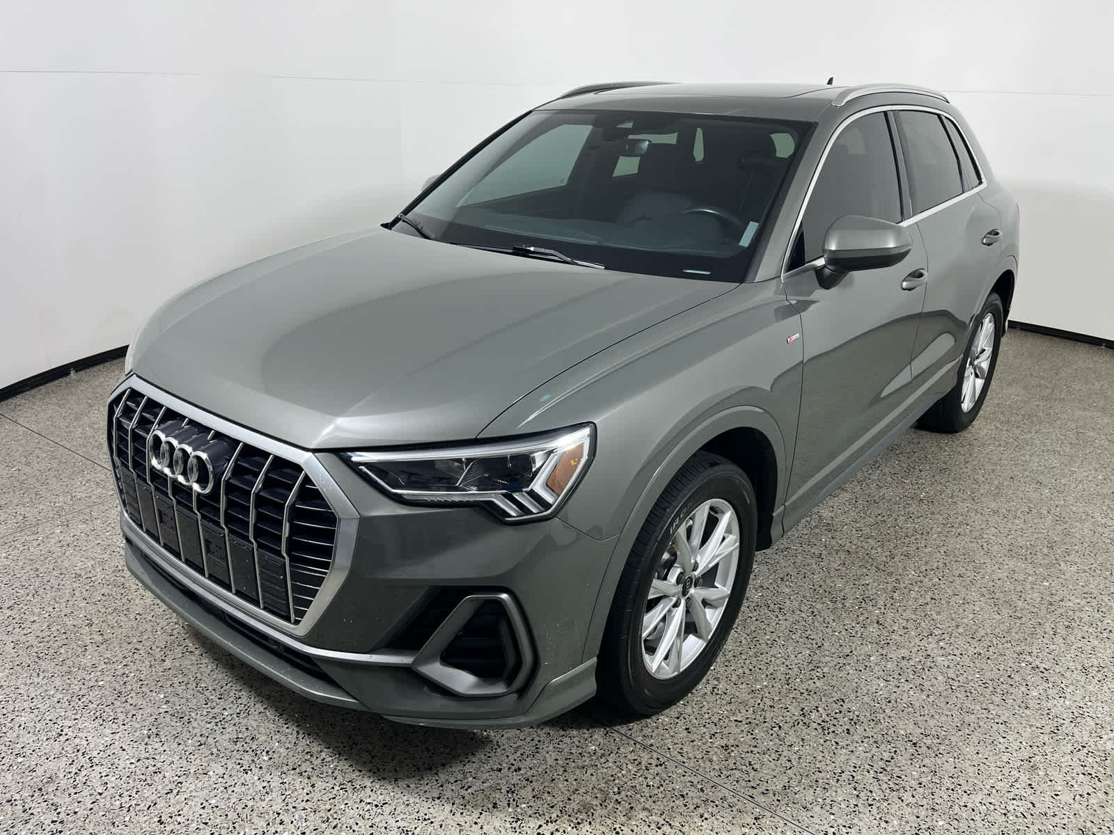 2023 Audi Q3 S line Premium